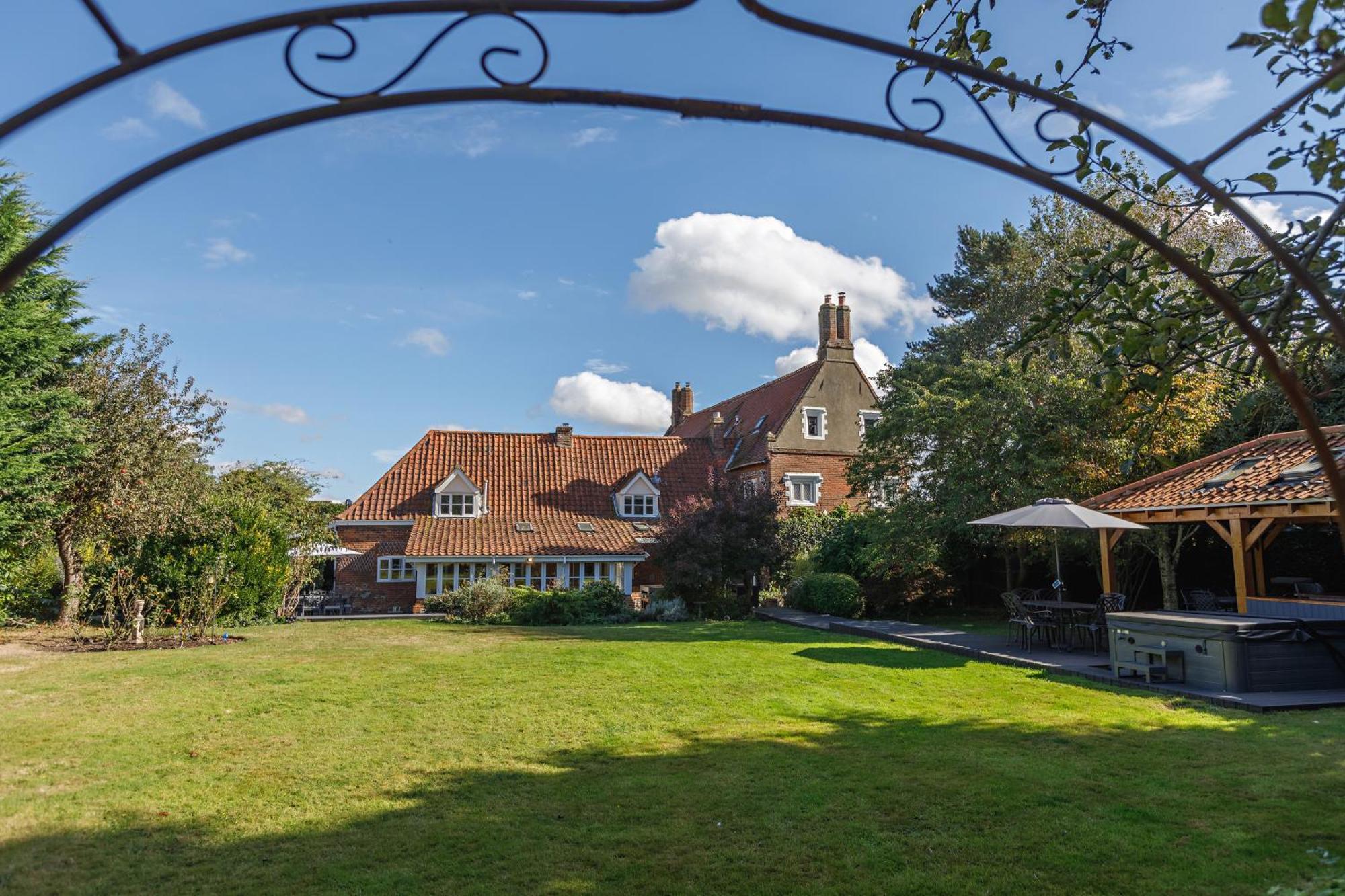 Catton Old Hall NWI Exterior photo
